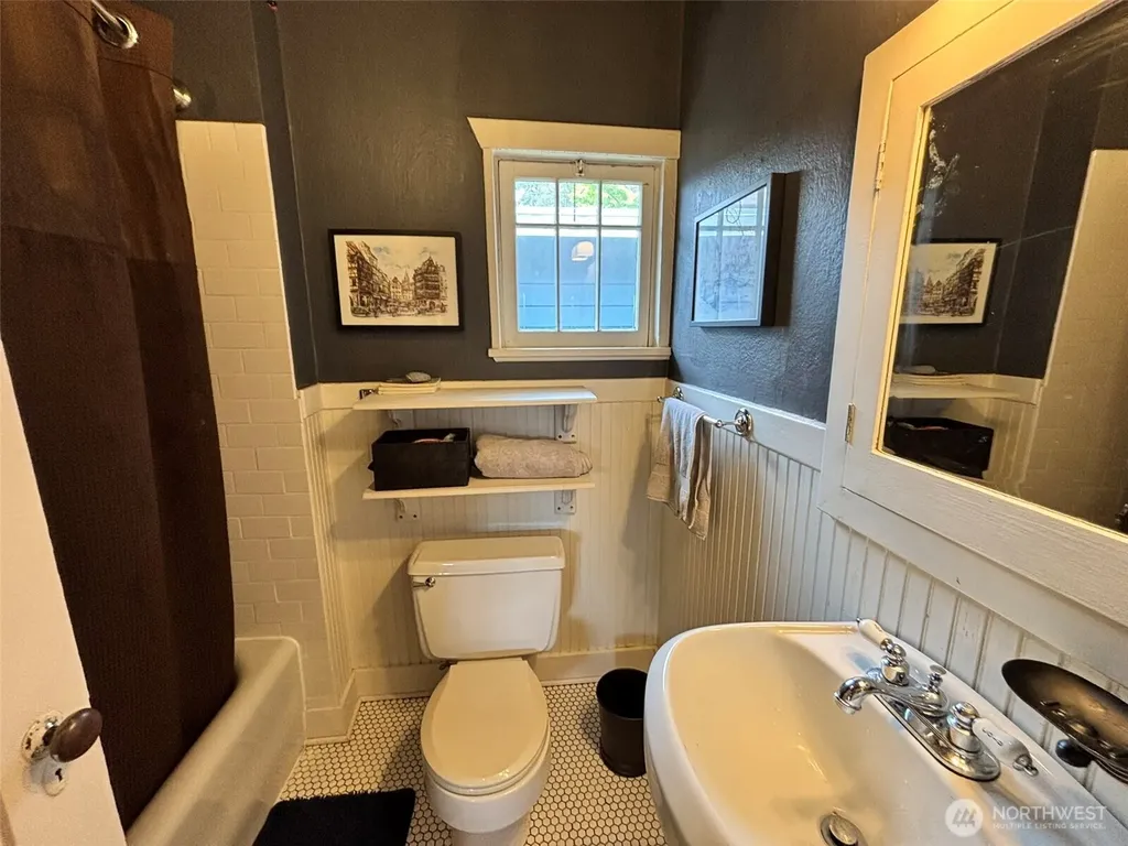 2535 12th Avenue W Seattle WA 98119
