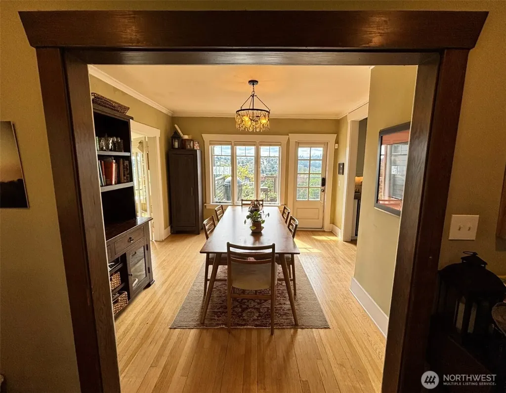 2535 12th Avenue W Seattle WA 98119