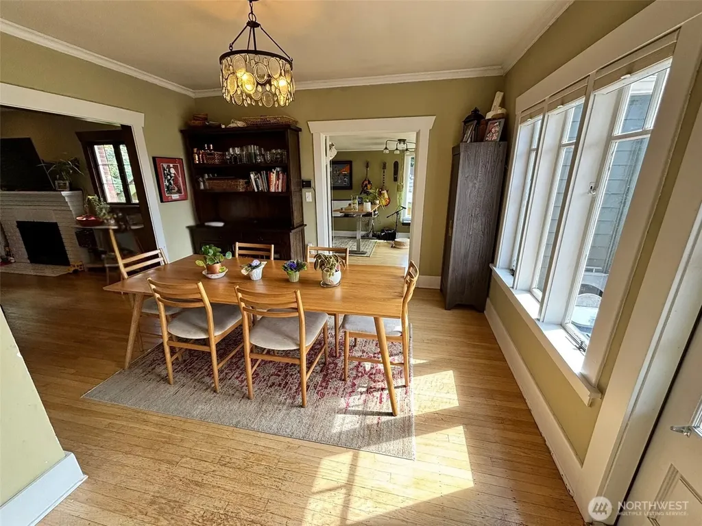 2535 12th Avenue W Seattle WA 98119