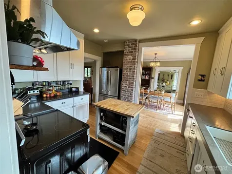 2535 12th Avenue W Seattle WA 98119