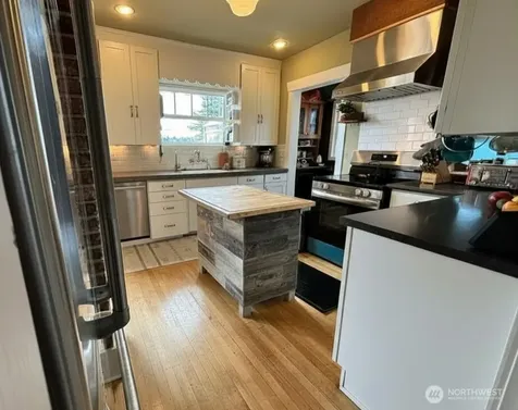 2535 12th Avenue W Seattle WA 98119