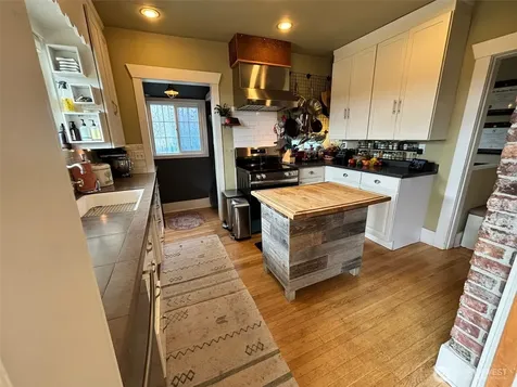 2535 12th Avenue W Seattle WA 98119