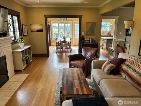 2535 12th Avenue W Seattle WA 98119