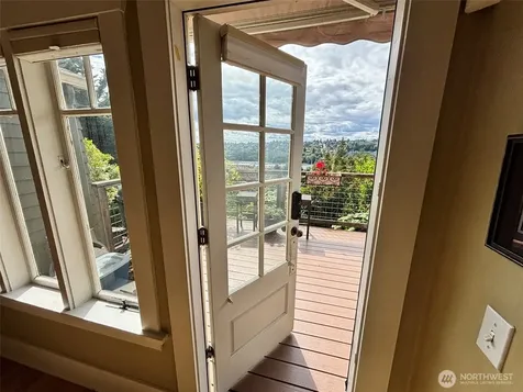 2535 12th Avenue W Seattle WA 98119