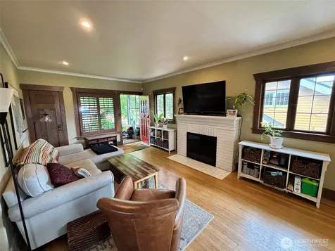2535 12th Avenue W Seattle WA 98119