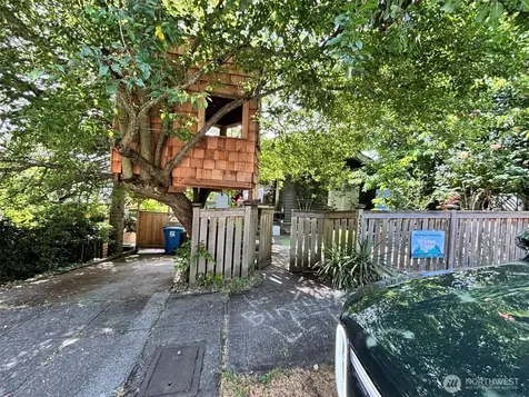 2535 12th Avenue W Seattle WA 98119