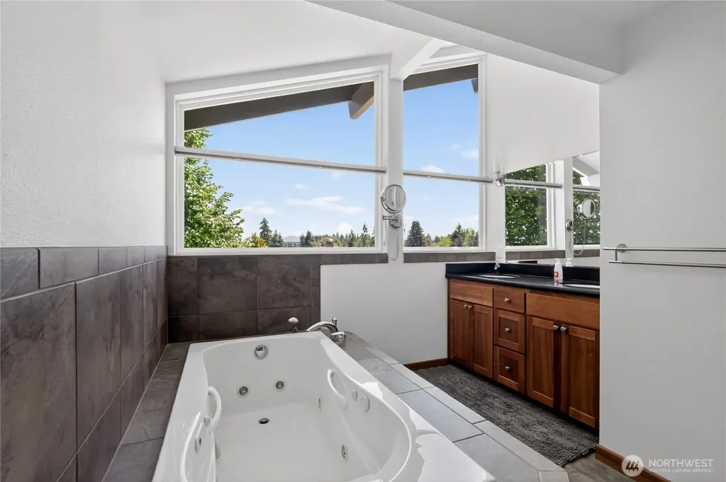 8523 67th Avenue Ct E Puyallup WA 98371
