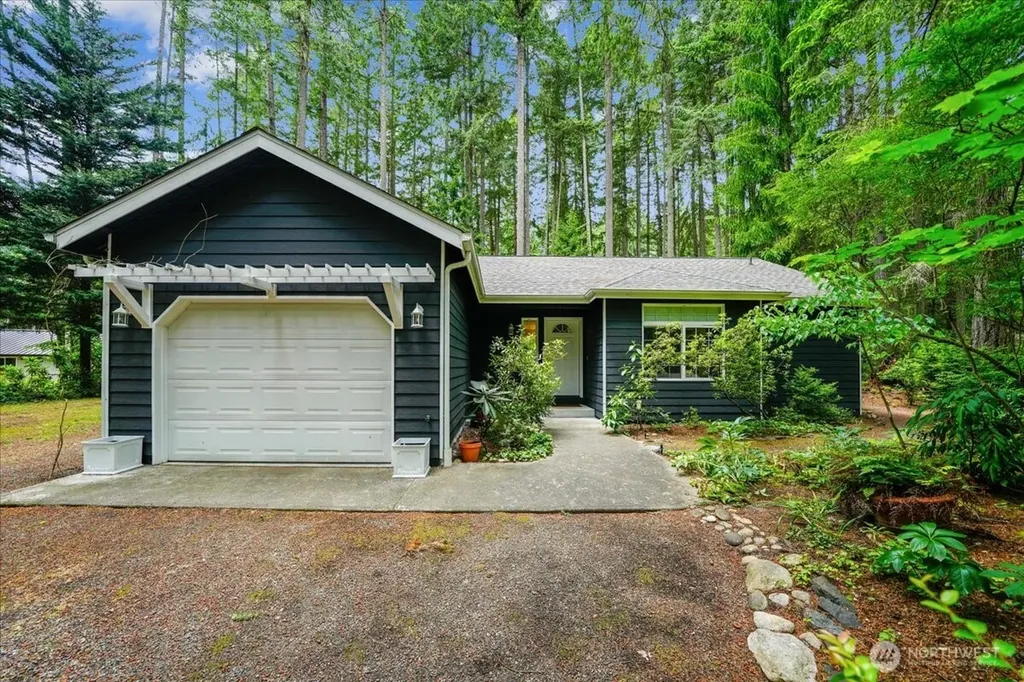 10002 Edgewood Drive Anderson Island WA 98303