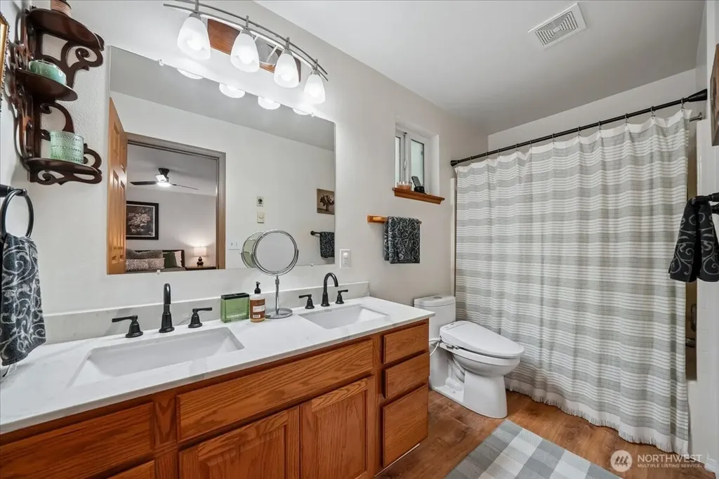 10002 Edgewood Drive Anderson Island WA 98303