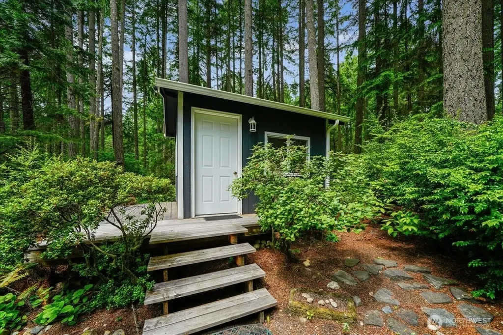 10002 Edgewood Drive Anderson Island WA 98303
