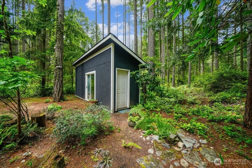 10002 Edgewood Drive Anderson Island WA 98303