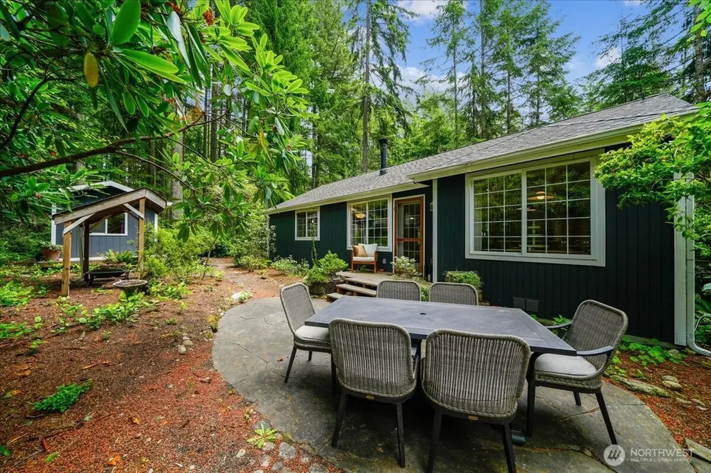10002 Edgewood Drive Anderson Island WA 98303
