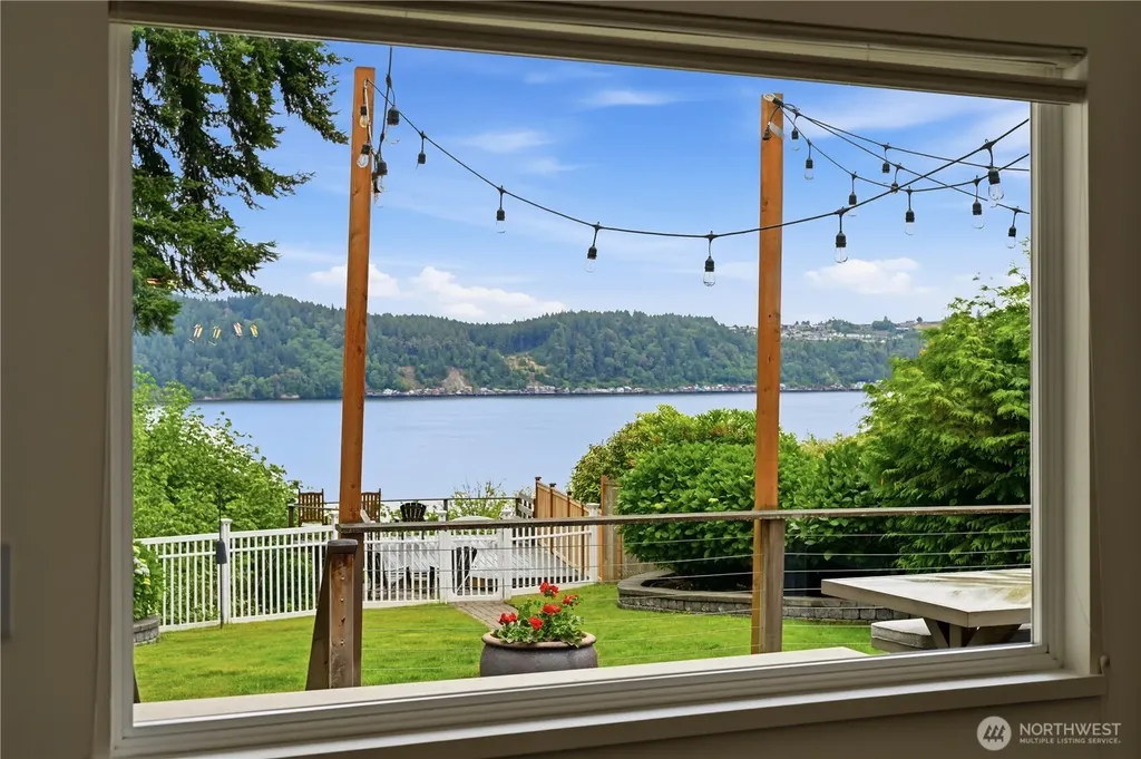 4601 Holly Lane NW Gig Harbor WA 98335