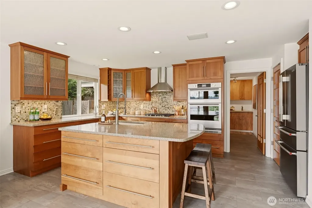 4601 Holly Lane NW Gig Harbor WA 98335