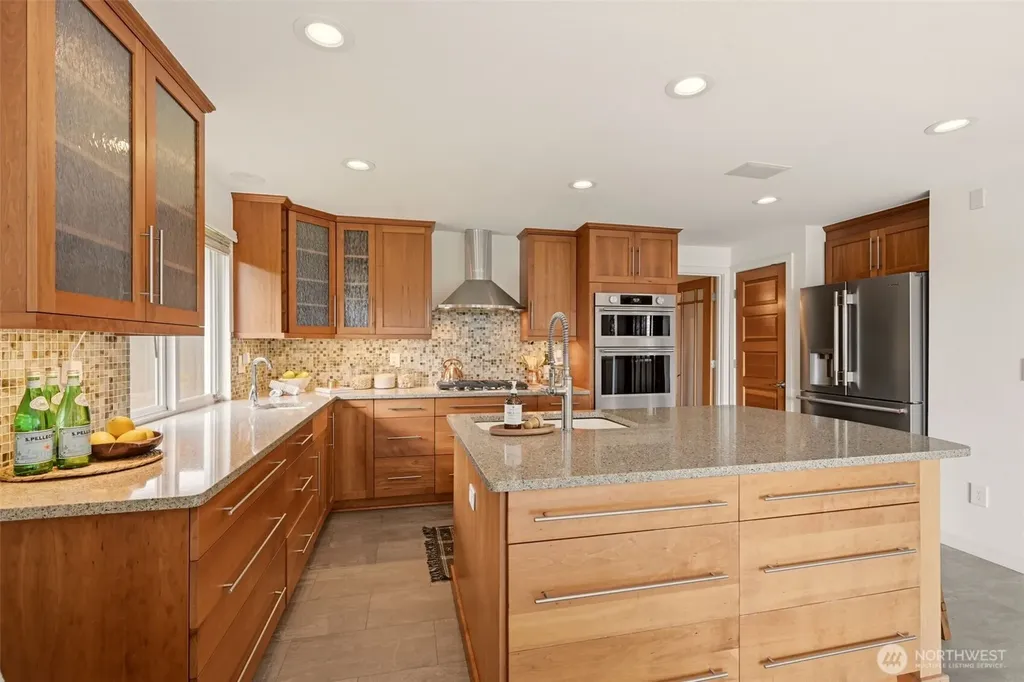 4601 Holly Lane NW Gig Harbor WA 98335