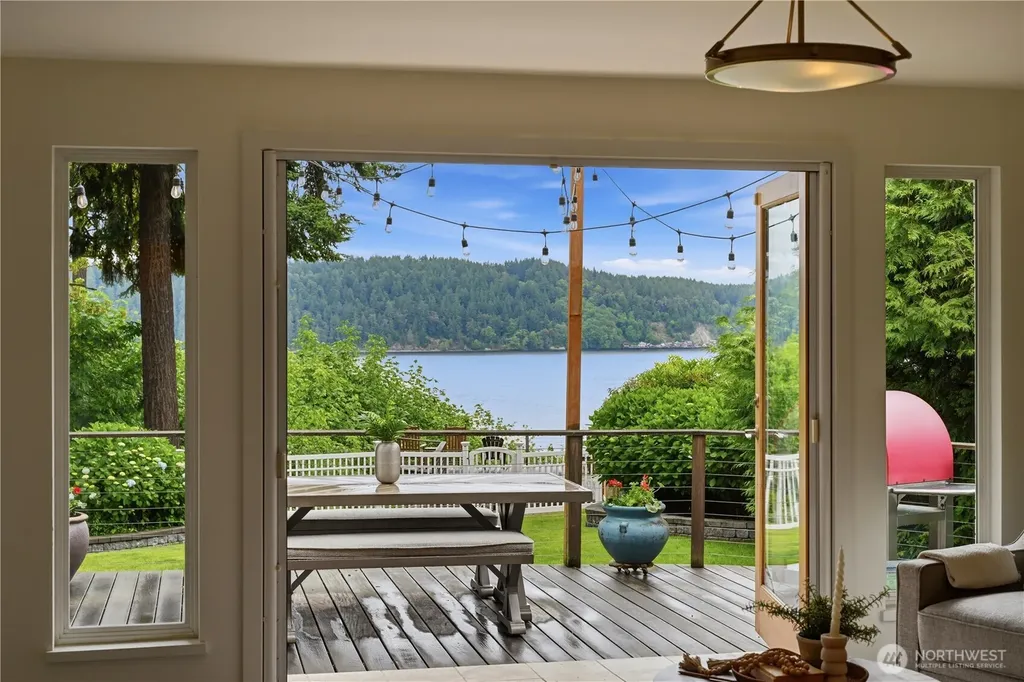 4601 Holly Lane NW Gig Harbor WA 98335