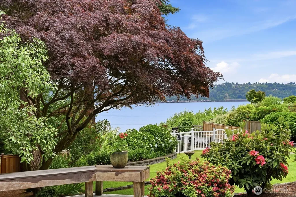4601 Holly Lane NW Gig Harbor WA 98335