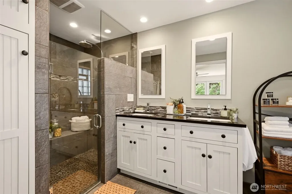 4601 Holly Lane NW Gig Harbor WA 98335