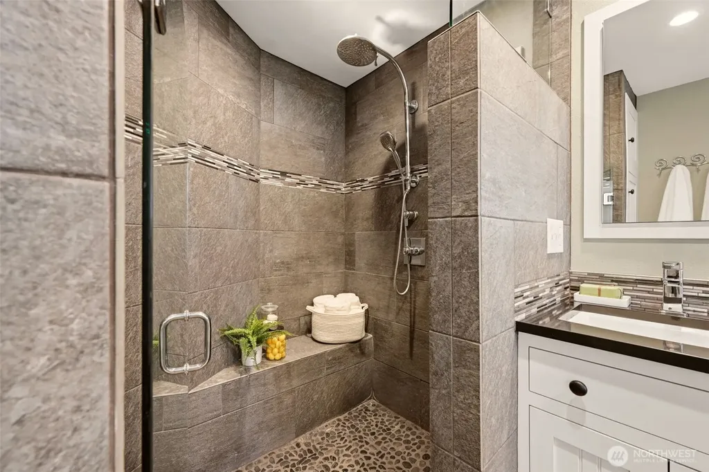 4601 Holly Lane NW Gig Harbor WA 98335