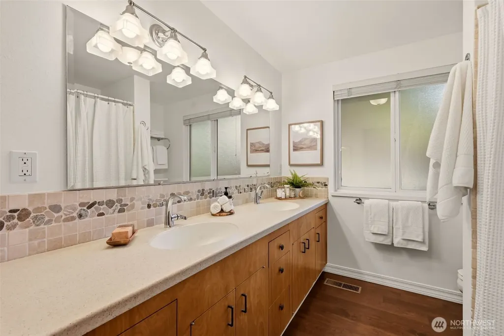 4601 Holly Lane NW Gig Harbor WA 98335