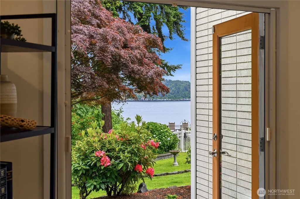 4601 Holly Lane NW Gig Harbor WA 98335