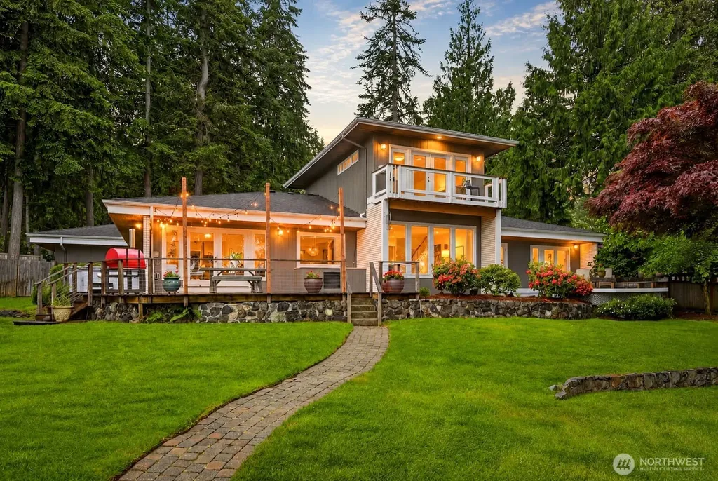 4601 Holly Lane NW Gig Harbor WA 98335