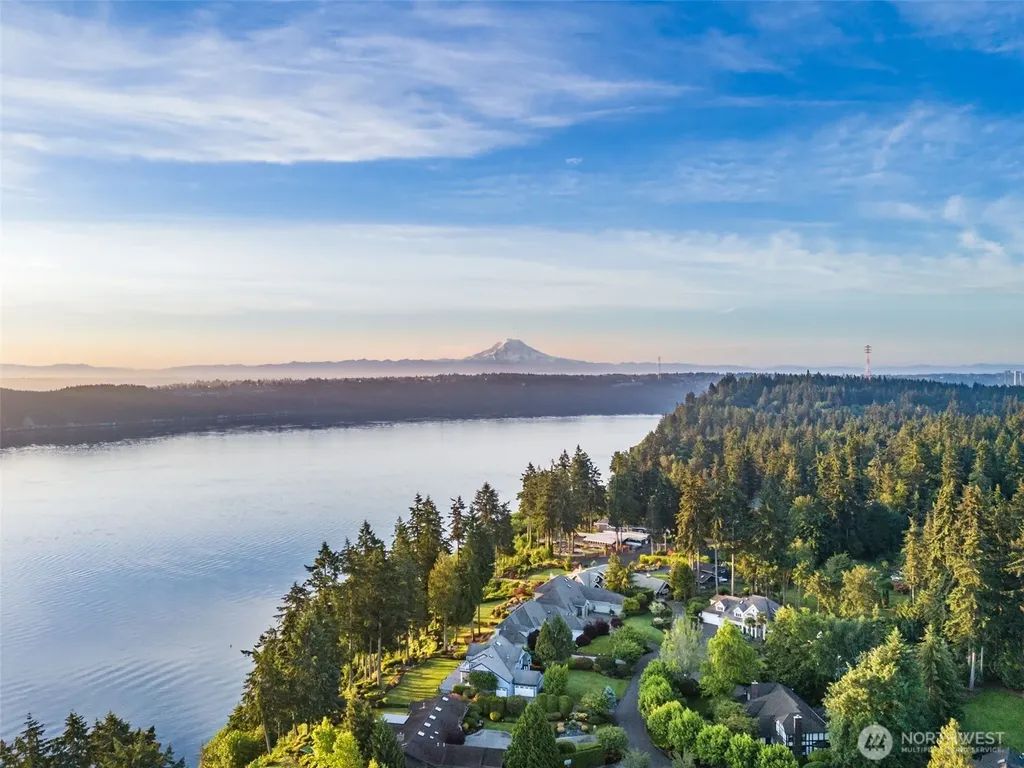 4601 Holly Lane NW Gig Harbor WA 98335