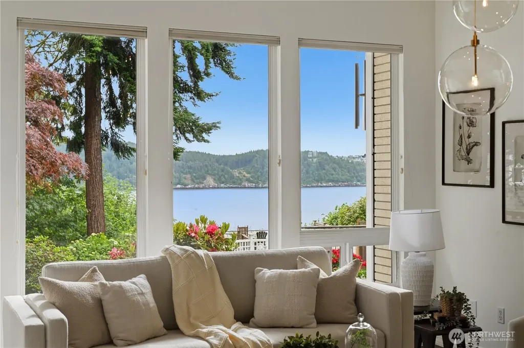 4601 Holly Lane NW Gig Harbor WA 98335