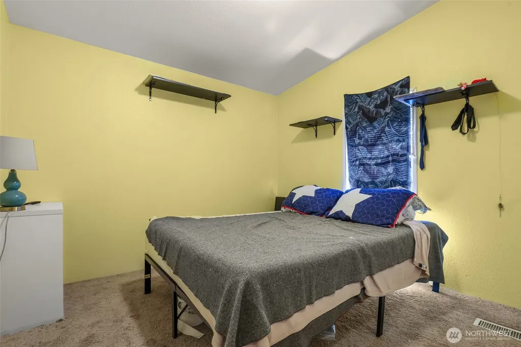 2035 Chico Way NW Bremerton WA 98312