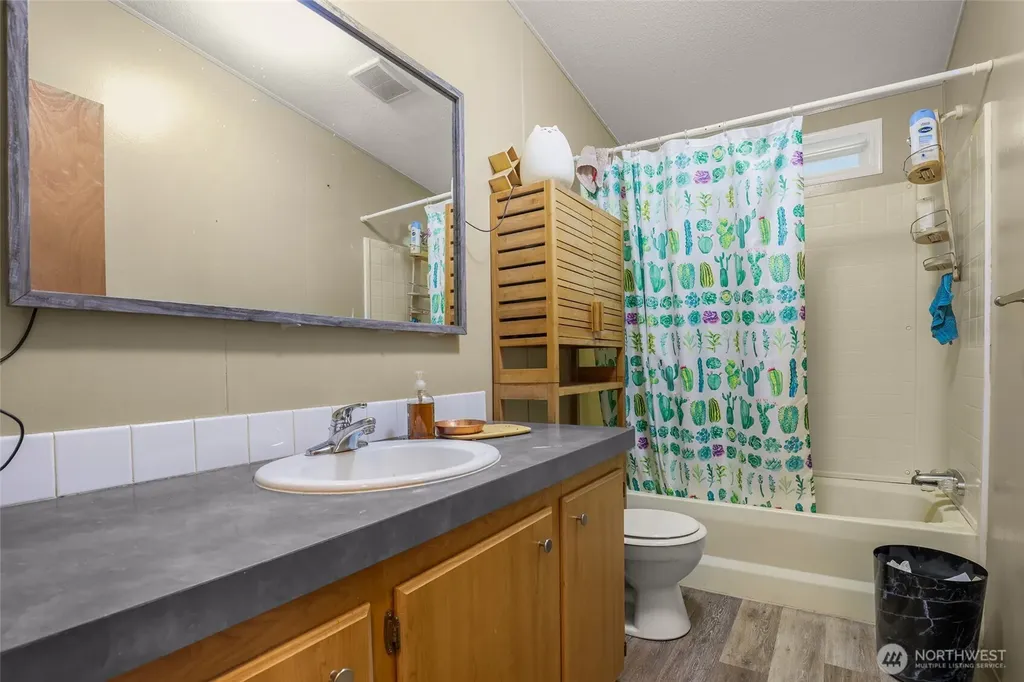 2035 Chico Way NW Bremerton WA 98312