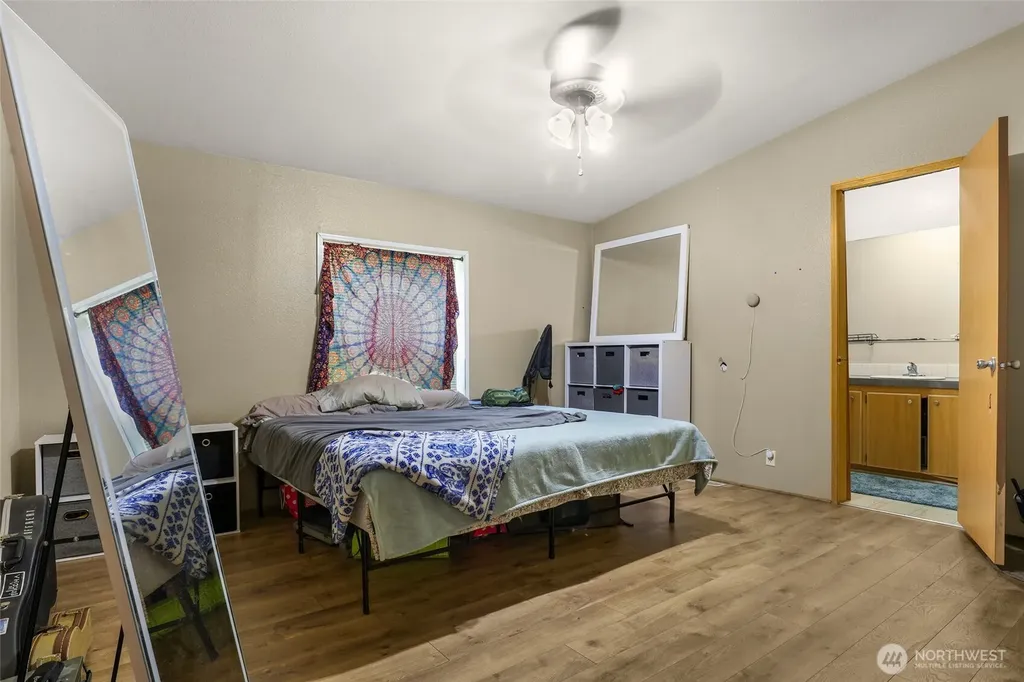 2035 Chico Way NW Bremerton WA 98312