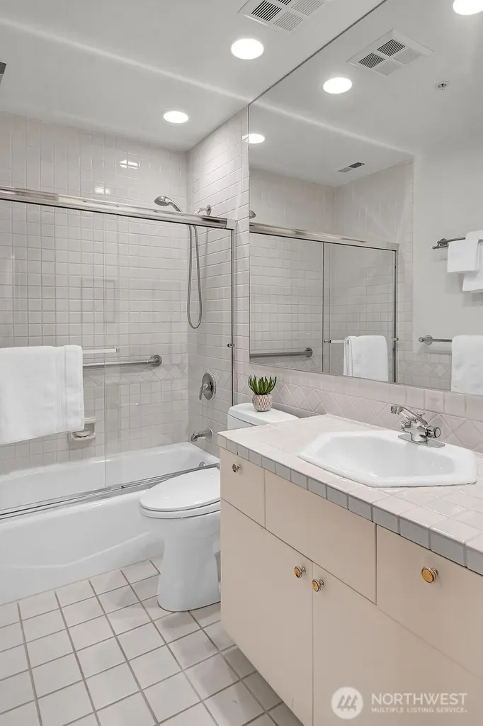 1374 Alki Avenue SW Seattle WA 98116