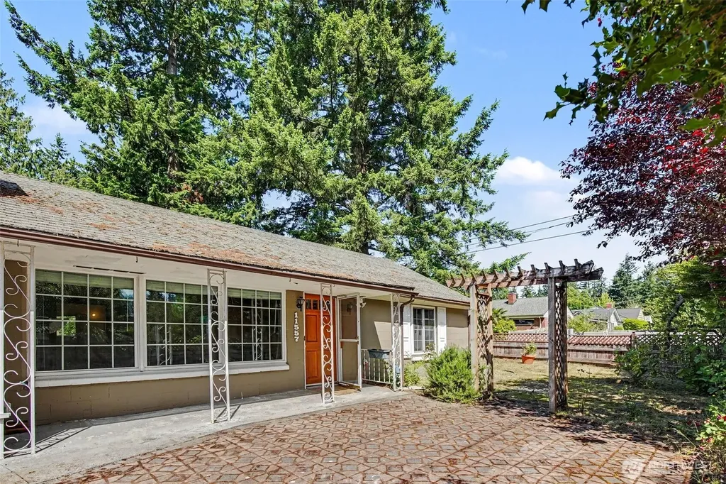 11557 8th Avenue NE Seattle WA 98125