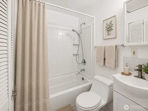 11557 8th Avenue NE Seattle WA 98125