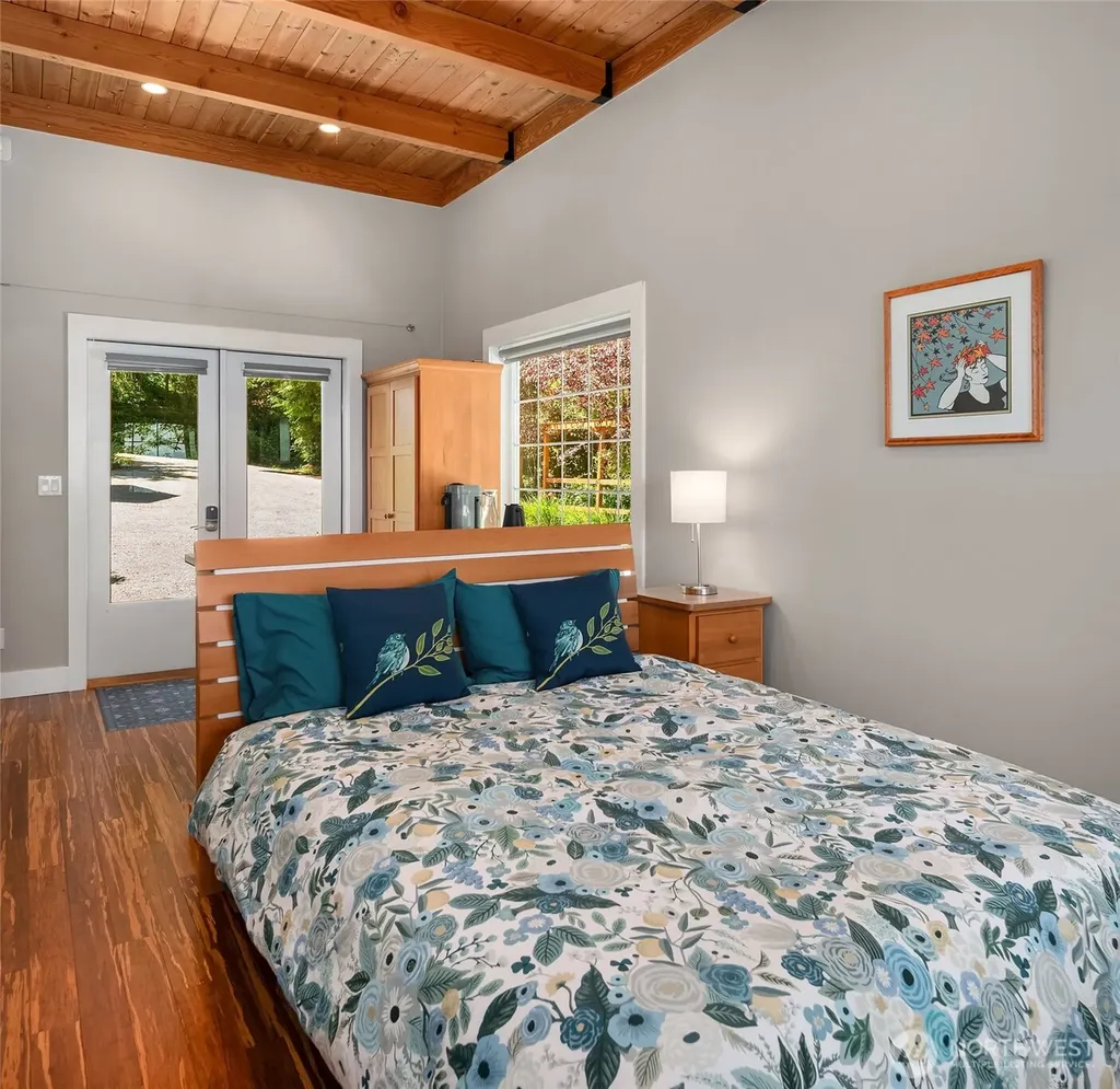 21206 SW Tramp Harbor Road Vashon WA 98070