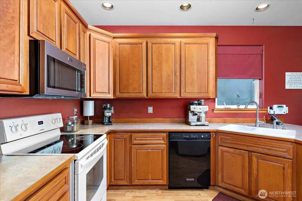 6131 152nd Avenue NE Lake Stevens WA 98258