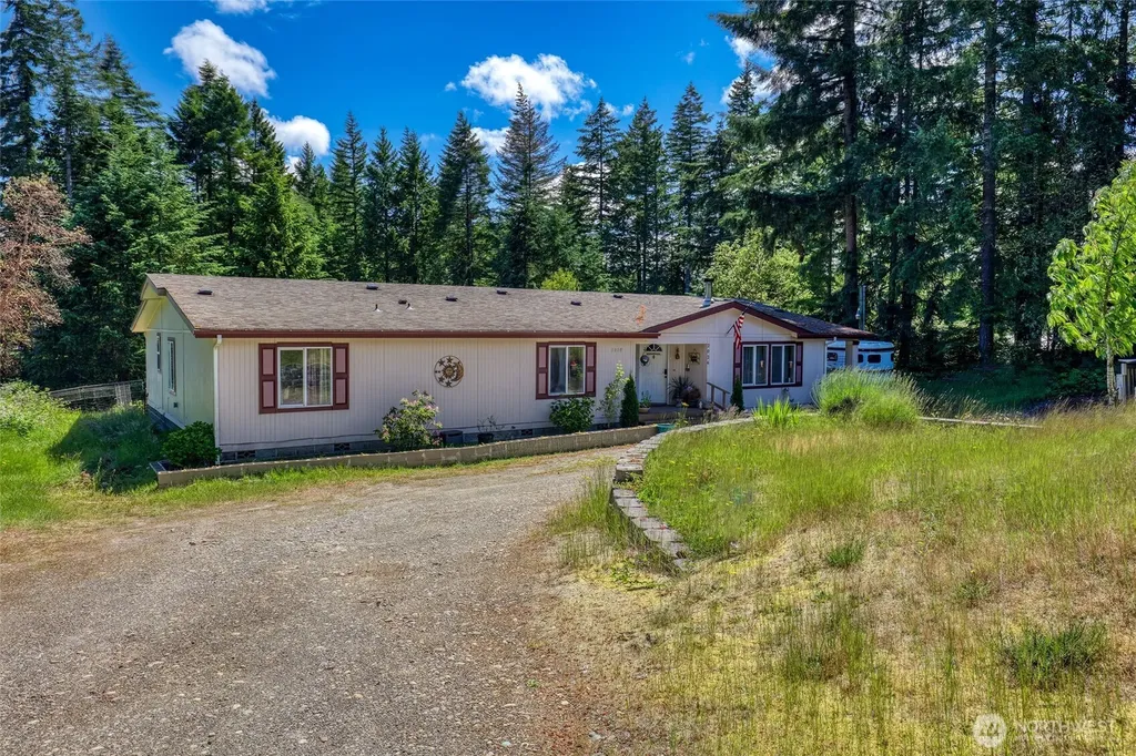 2026 SE Yakima Street Port Orchard WA 98367
