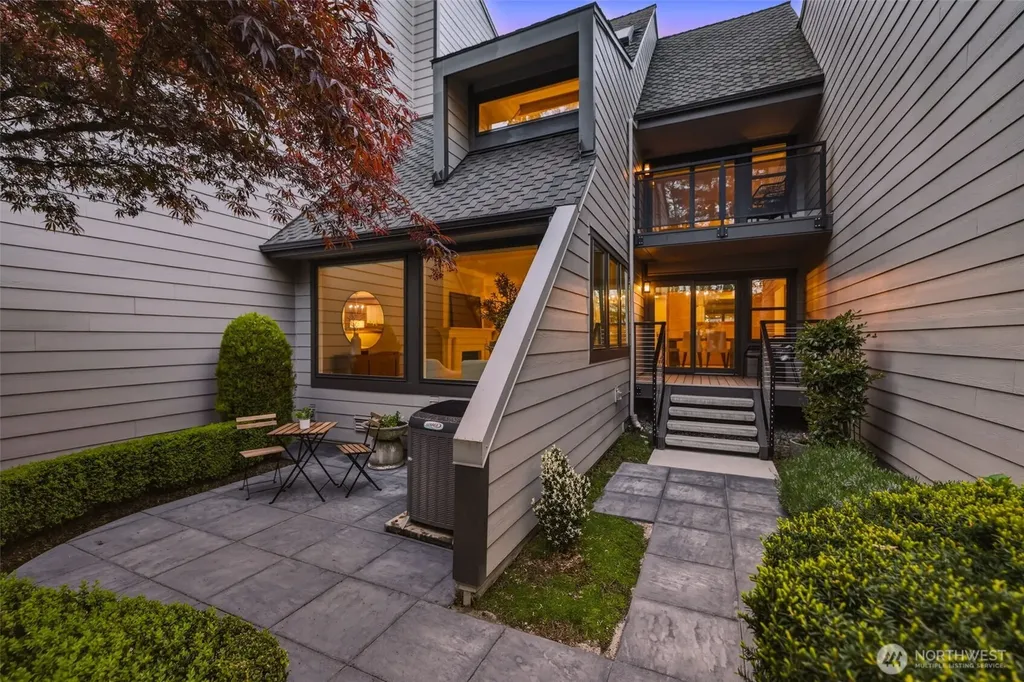 10327 NE 19th Place Bellevue WA 98004