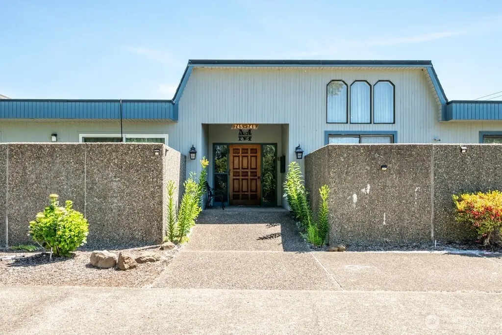 745 Marine View Drive Longview WA 98632