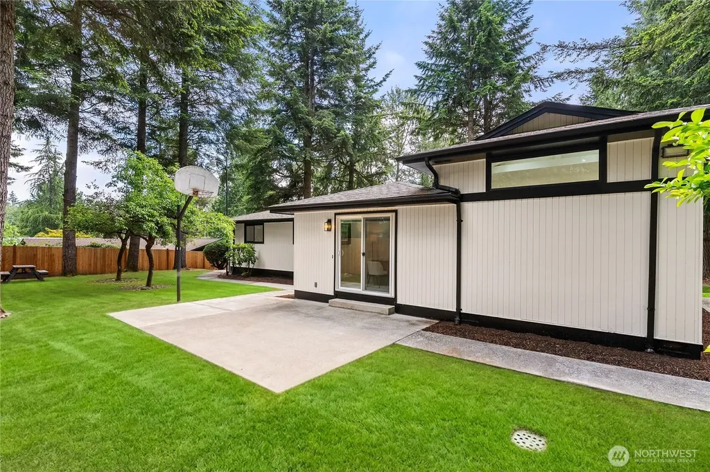 18630 SE 216th Street Renton WA 98058