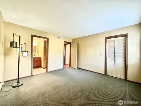 11642 100th Avenue NE Kirkland WA 98034