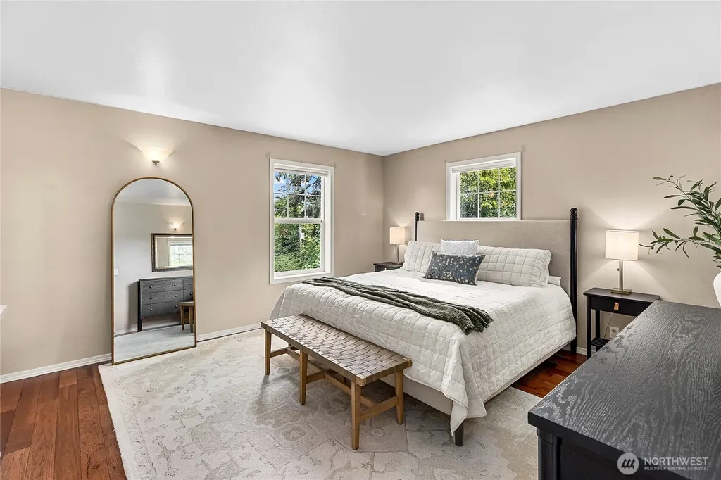 9762 NE Pine Street Bainbridge Island WA 98110