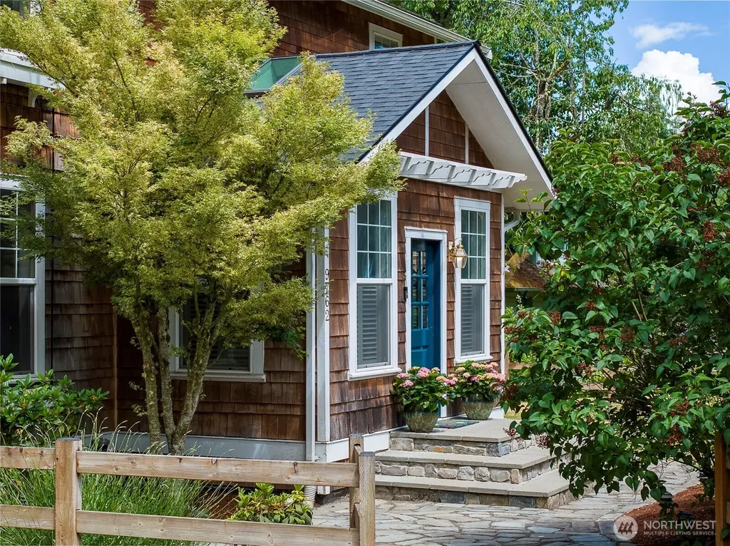 9762 NE Pine Street Bainbridge Island WA 98110