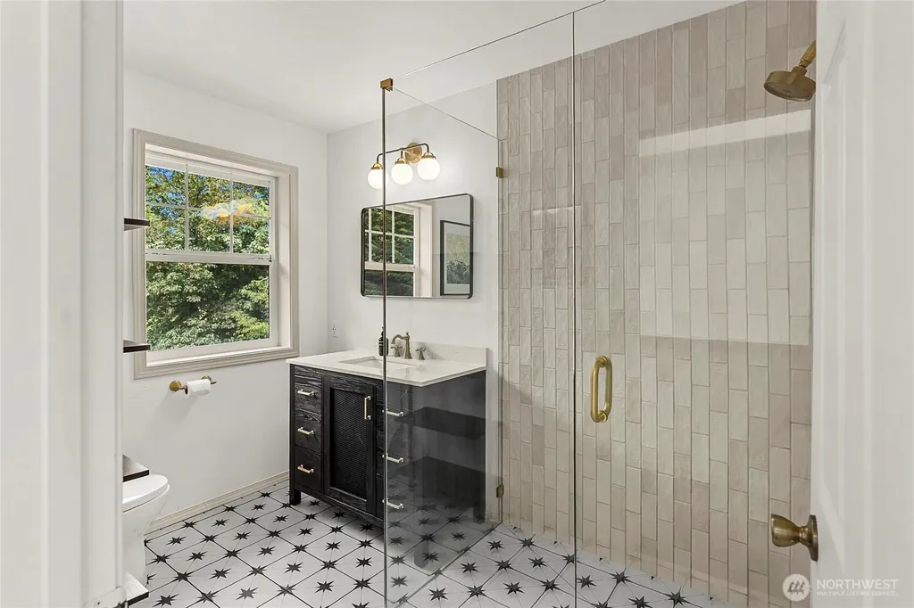 9762 NE Pine Street Bainbridge Island WA 98110