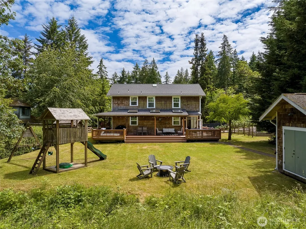 9762 NE Pine Street Bainbridge Island WA 98110
