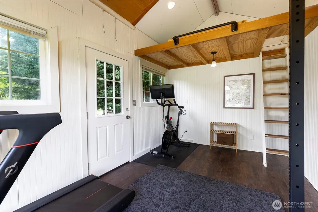 9762 NE Pine Street Bainbridge Island WA 98110
