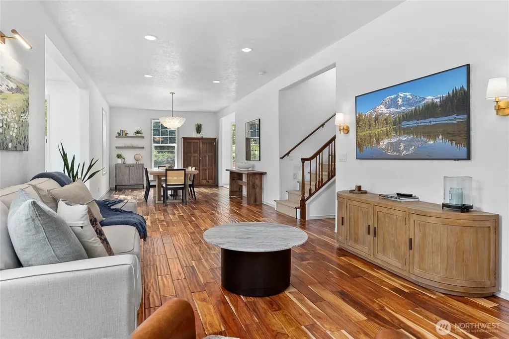9762 NE Pine Street Bainbridge Island WA 98110