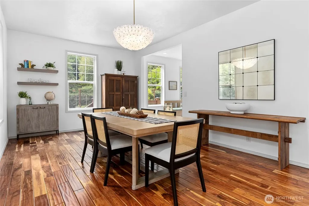 9762 NE Pine Street Bainbridge Island WA 98110