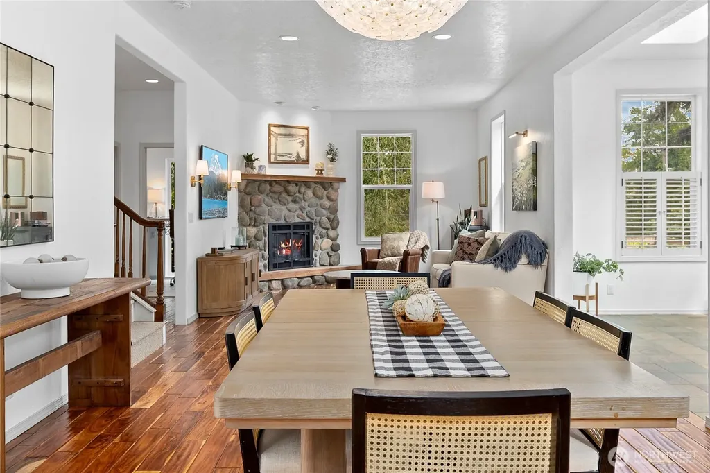 9762 NE Pine Street Bainbridge Island WA 98110