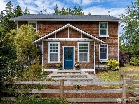 9762 NE Pine Street Bainbridge Island WA 98110